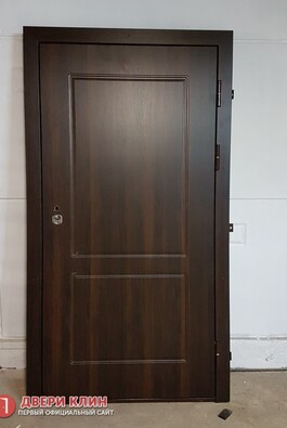 Входная дверь в квартиру с МДФ