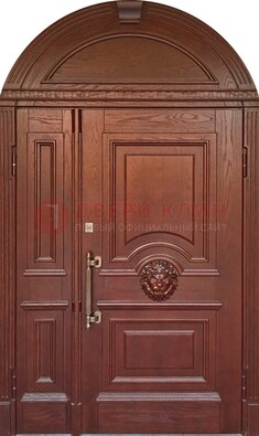 Коричневая арочная железная дверь с виноритом ДА-40 в Смоленске
