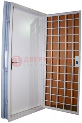 Белая стальная бронированная дверь с нитроэмалью ДБ-7 в Смоленске