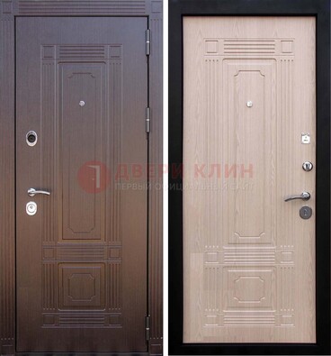 Коричневая входная дверь с МДФ ДМ-173 для кирпичного дома в Смоленске