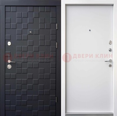 Темная входная дверь с белой МДФ внутри ДМ-222 в Смоленске