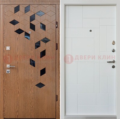 Коричневая металлическая дверь МДФ внутри белого цвета ДМ-256 в Смоленске