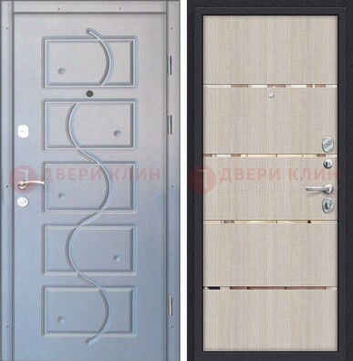 Серая железная дверь с МДФ и молдингами ДМ-392 в Смоленске