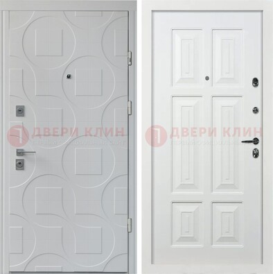 Белая стальная дверь в квартиру с панелями МДФ ДМ-494 в Смоленске
