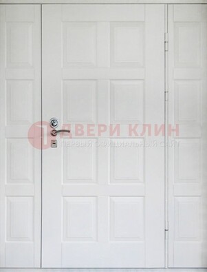 Белая входная дверь для коттеджа с МДФ ДМ-536 в Смоленске