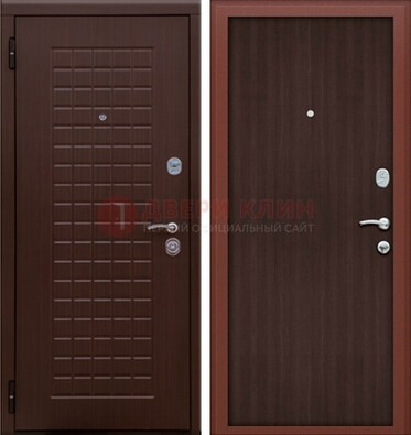 Коричневая металлическая дверь с МДФ ДМ-78 в квартиру в Смоленске