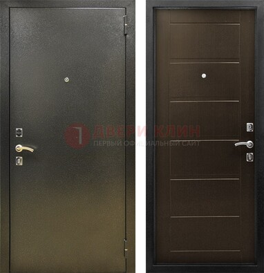 Темная металлическая дверь с порошковым напылением ДП-105 в Смоленске