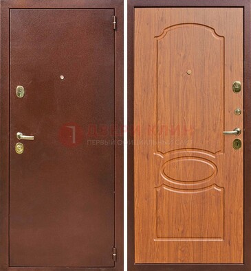 Коричневая стальная дверь с порошковым напылением ДП-137 в Смоленске