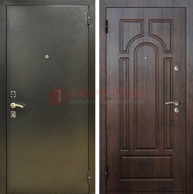 Железная темно-серая дверь с порошковым напылением и МДФ Тисненый орех ДП-275 в Смоленске