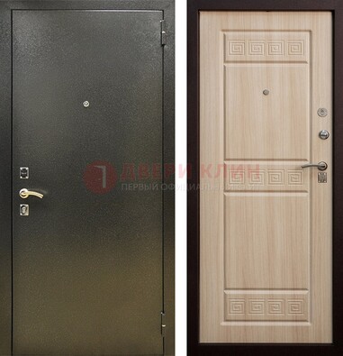 Железная темно-серая дверь с порошковым напылением и МДФ с резьбой ДП-276 в Смоленске