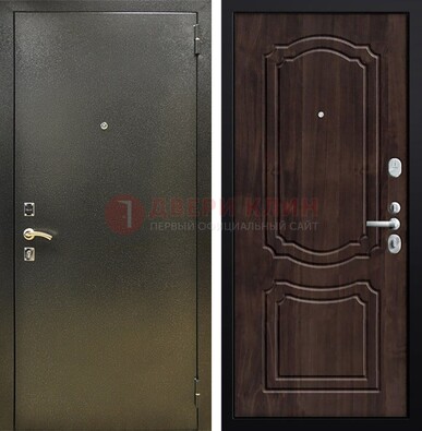 Темно-серая железная дверь с порошковым покрытием и коричневой МДФ ДП-288 в Смоленске