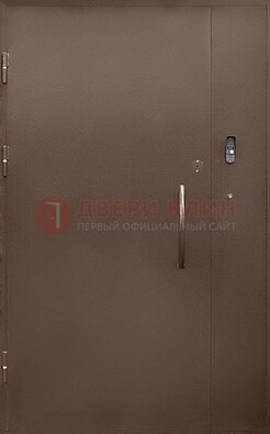 Коричневая металлическая подъездная дверь ДПД-2 в Смоленске