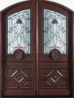 Арочная коричневая парадная дверь ДПР-66 в Смоленске