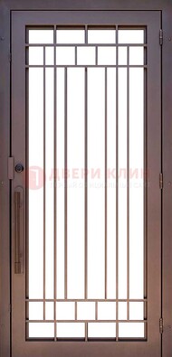 Стальная решетчатая дверь в коричневом цвете ДР-12 в Смоленске