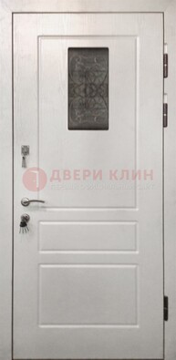 Белая железная дверь со стеклом и ковкой ДС-42 в Смоленске