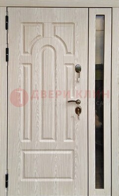 Белая металлическая дверь со стеклом ДС-68 в Смоленске