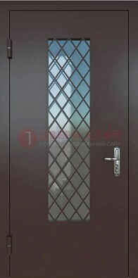 Темная металлическая дверь с решеткой и стеклом ДС-7 в Сергиевом Посаде
