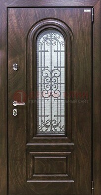 Темная филенчатая железная дверь со стеклом и ковкой ДСК-102 в Смоленске