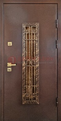 Металлическая дверь с порошковым напылением со стеклом и ковкой ДСК-110 в Смоленске