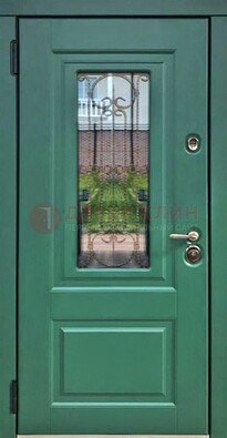 Зеленая металлическая дверь со стеклом и ковкой ДСК-113 в Павловском Посаде