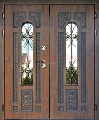 Двухстворчатая стальная дверь со стеклом и ковкой для дома ДСК-153 в Смоленске