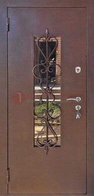 Коричневая железная дверь Порошок со стеклом и ковкой ДСК-219 в Смоленске