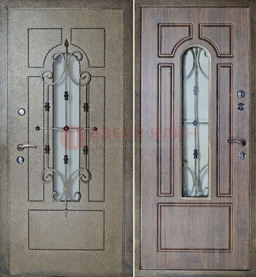 Внешняя стальная дверь со стеклом и ковкой зеленой ДСК-22 в Смоленске