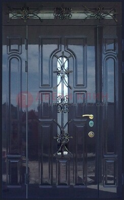 Глянцевая полуторная дверь Винорит стекло и ковка ДСК-275 в Смоленске