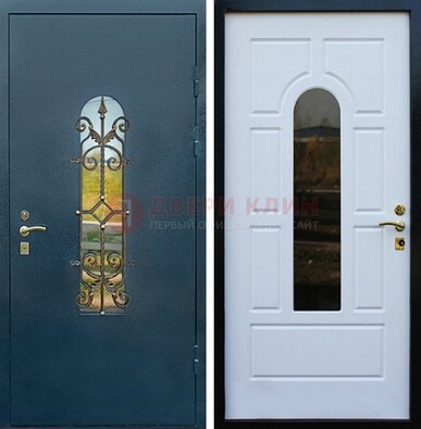 Входная дверь Дверь со стеклом и ковкой ДСК-71 для кирпичного дома в Смоленске