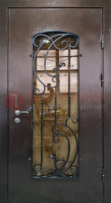 Металлическая дверь со стеклом и ковкой ДСК-95 для магазина в Смоленске