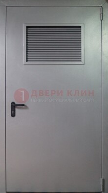 Серая железная техническая дверь с вентиляционной решеткой ДТ-12 в Смоленске