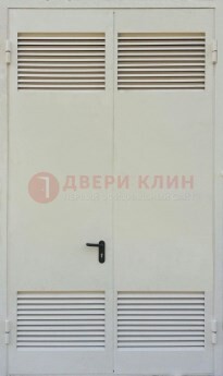 Белая металлическая техническая дверь с вентиляционной решеткой ДТ-6 в Смоленске