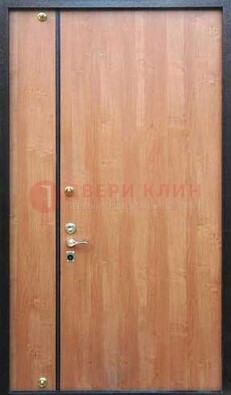 Светлая тамбурная дверь ДТМ-29 в Смоленске