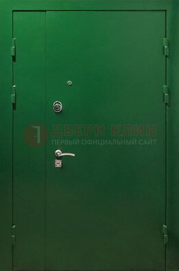 Зеленая распашная тамбурная дверь Порошок ДТМ-47 в Истре